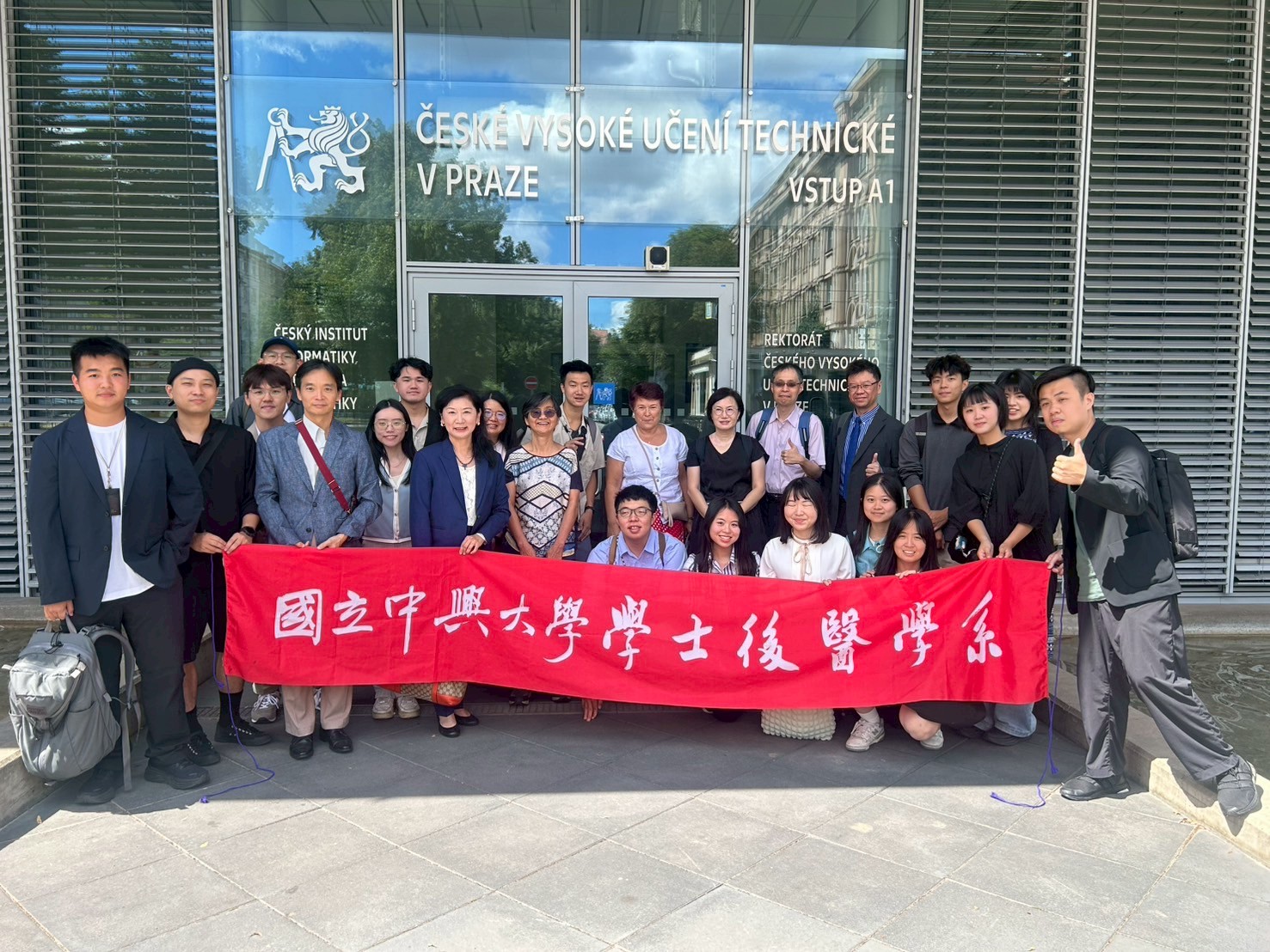 1140724興大與成大醫學生-教育部社會人文計畫(捷克).jpg